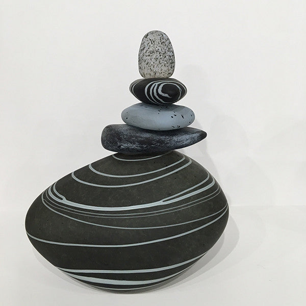 New Cairn - black